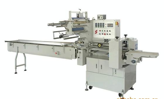 China 220V eingegebene horizontale Fluss-Verpackungs-Verpackungsmaschine für Seidenpapier-einfache Operation fournisseur