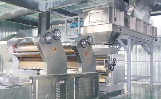 China Elektrische sofortige Nudel-Produktlinie, 3 - Nudel-Produktionsmaschine des Gewichts-5T fournisseur
